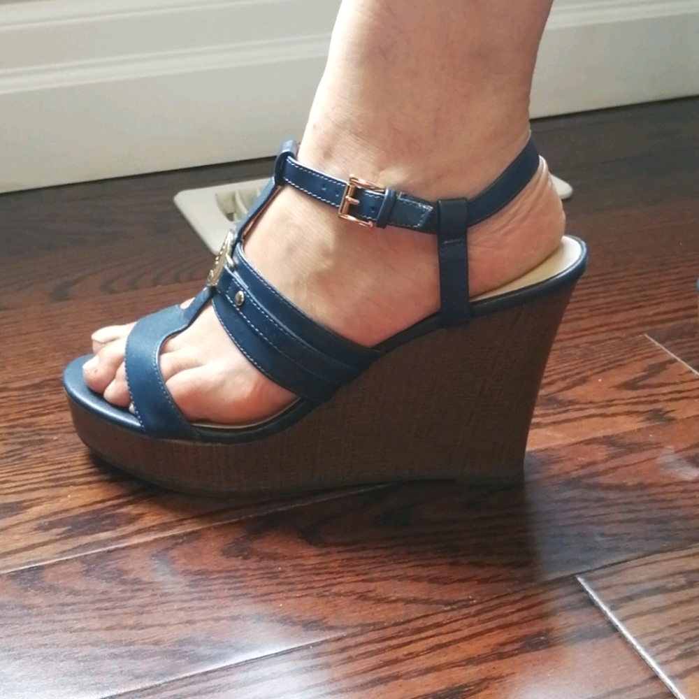 Shoes - Picture 2 of 4